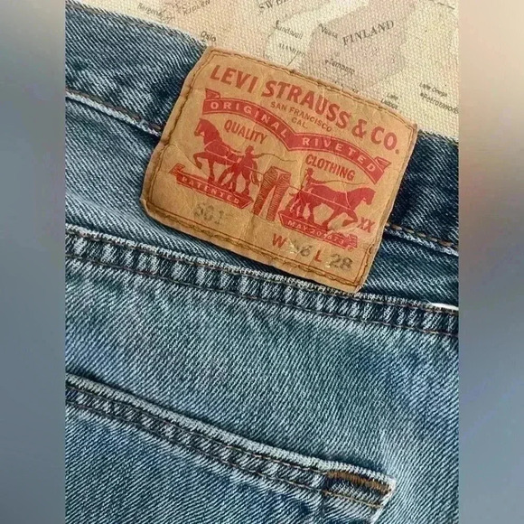 Levi’s Classic Buttonfly 501 Light Wash 36 X 28 Shipped USPS Y2K Dad Jeans - Picture 5 of 16